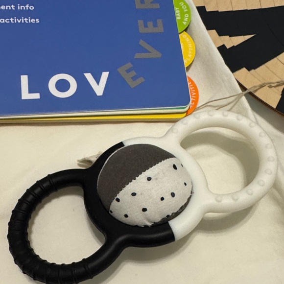 LOVEVERY - The Looker Play Kit for Baby Weeks 0-12 - Picture 6 of 9